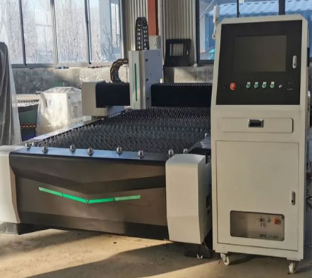 Laser cutting machine